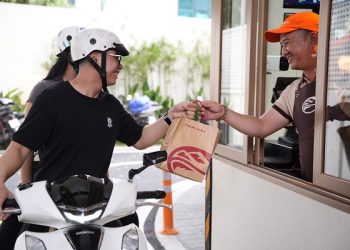 Highlands Coffee Tiên Phong Ra Mắt Mô Hình Drive-Thru Đầu Tiên Trong Ngành Đồ Uống Tại Việt Nam
