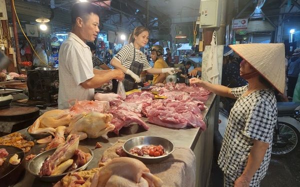 Thiếu cơ chế hấp dẫn để doanh nghiệp bỏ vốn đầu tư chợ truyền thống