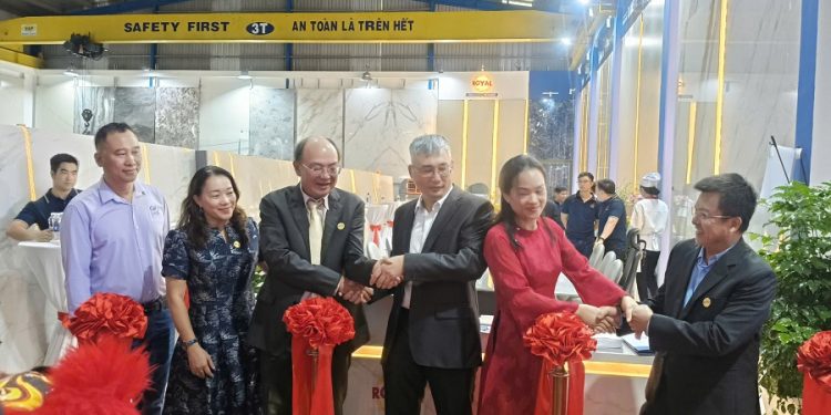 Ra mắt Trung tâm phân phối và dịch vụ phía Nam của Royal Sintered Stone