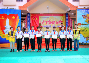 CapitaLand Development trao tặng dụng cụ học tập cho hơn 2.000 học sinh tại năm điểm trường khắp Việt Nam, trong khuôn khổ Chương trình Trường học CapitaLand Hy vọng