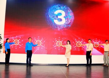 Sinh viên tìm hiểu cơ hội việc làm tại “Ngày hội tuyển dụng – việc làm” năm 2026