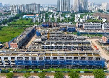 Lãi suất tăng cao gần 20%: Vay mua nhà bao nhiêu để an toàn?