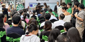 24hStore mở bán iPhone Duo từ 8:00 ngày 23/10, bố trí 9 máy trải nghiệm và dự kiến bàn giao đến 500 khách hàng trong 3 tuần đầu